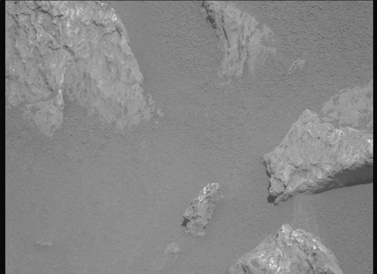 This image was taken by MCZ_LEFT onboard NASA's Mars rover Perseverance on Sol 2011