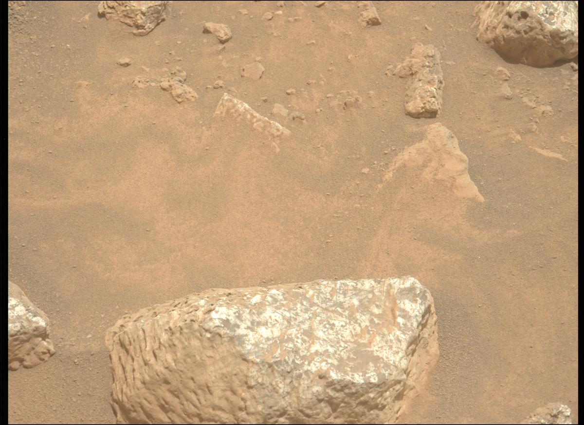 This image was taken by MCZ_LEFT onboard NASA's Mars rover Perseverance on Sol 2011