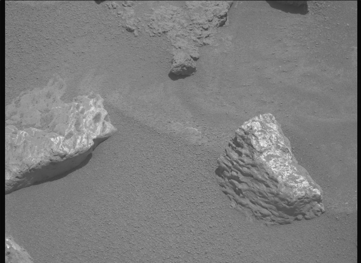 This image was taken by MCZ_LEFT onboard NASA's Mars rover Perseverance on Sol 2011