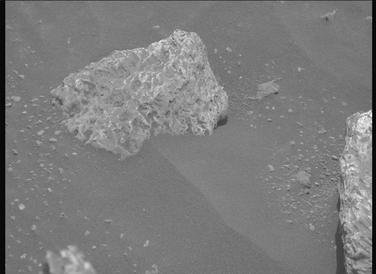 This image was taken by MCZ_LEFT onboard NASA's Mars rover Perseverance on Sol 2011