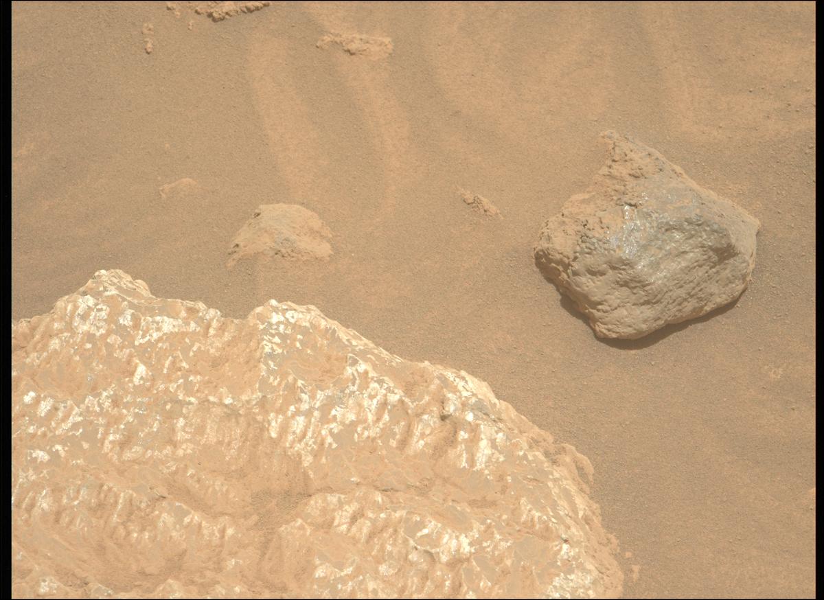 This image was taken by MCZ_LEFT onboard NASA's Mars rover Perseverance on Sol 2011
