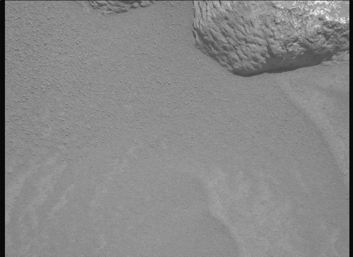 This image was taken by MCZ_LEFT onboard NASA's Mars rover Perseverance on Sol 2011