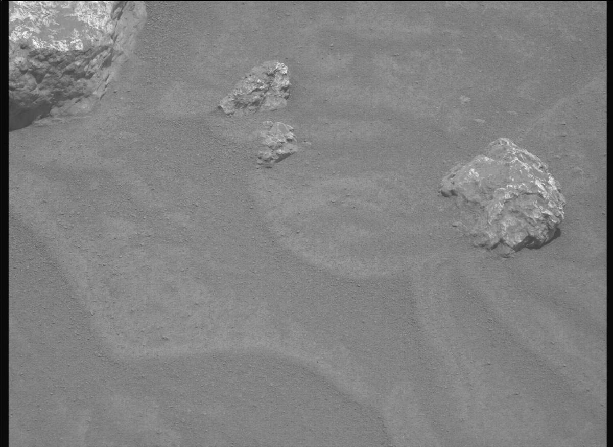 This image was taken by MCZ_LEFT onboard NASA's Mars rover Perseverance on Sol 2011
