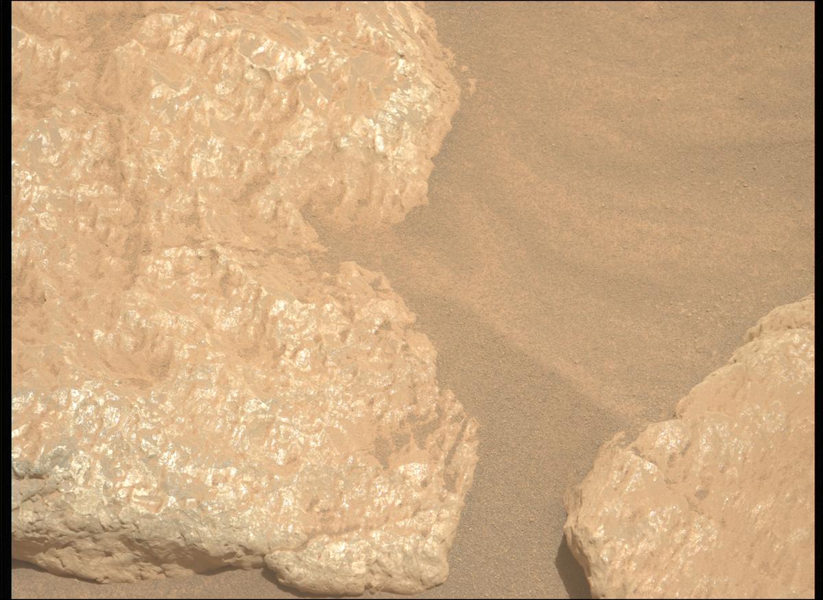 This image was taken by MCZ_LEFT onboard NASA's Mars rover Perseverance on Sol 2011