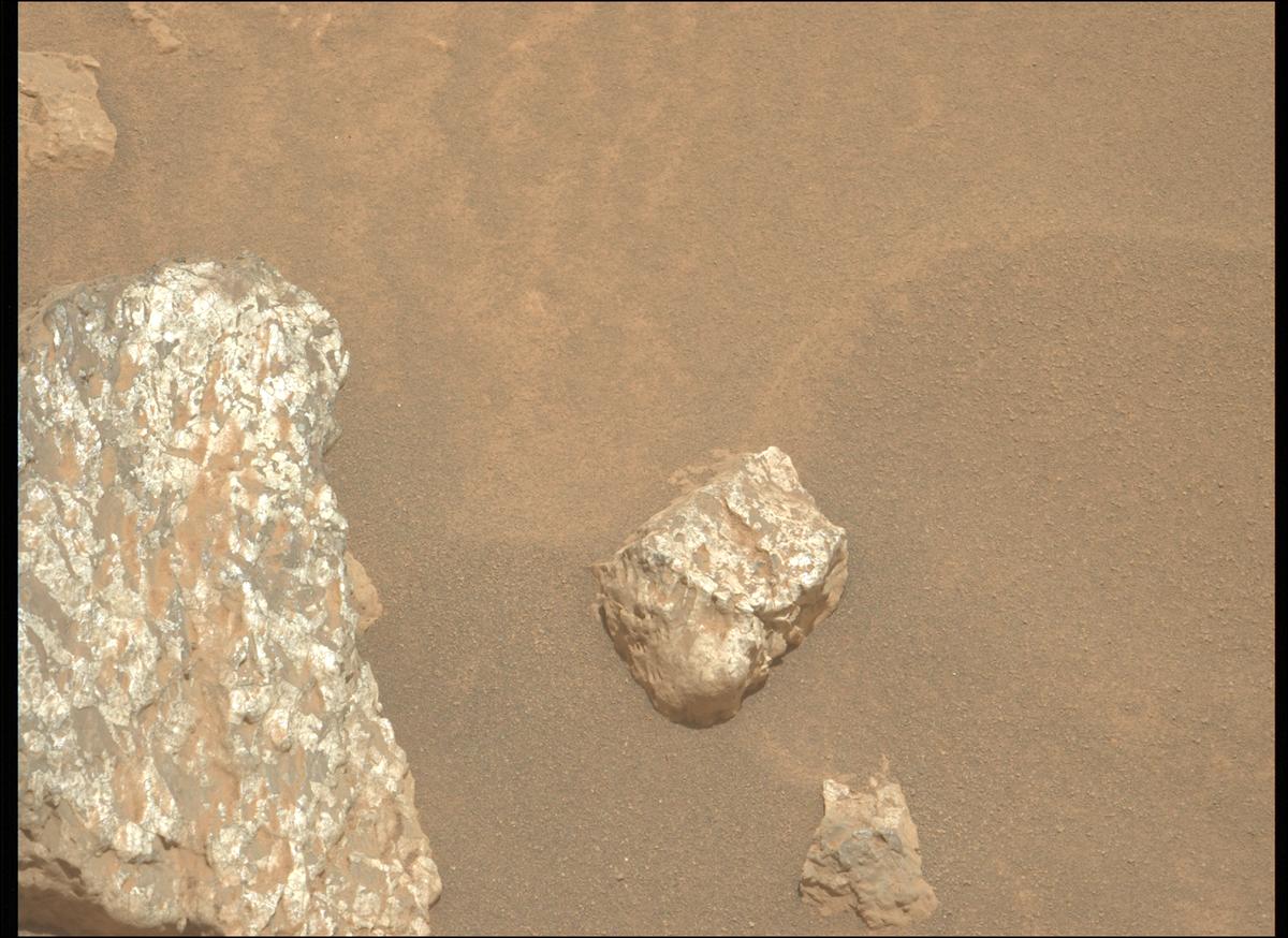 This image was taken by MCZ_LEFT onboard NASA's Mars rover Perseverance on Sol 2011