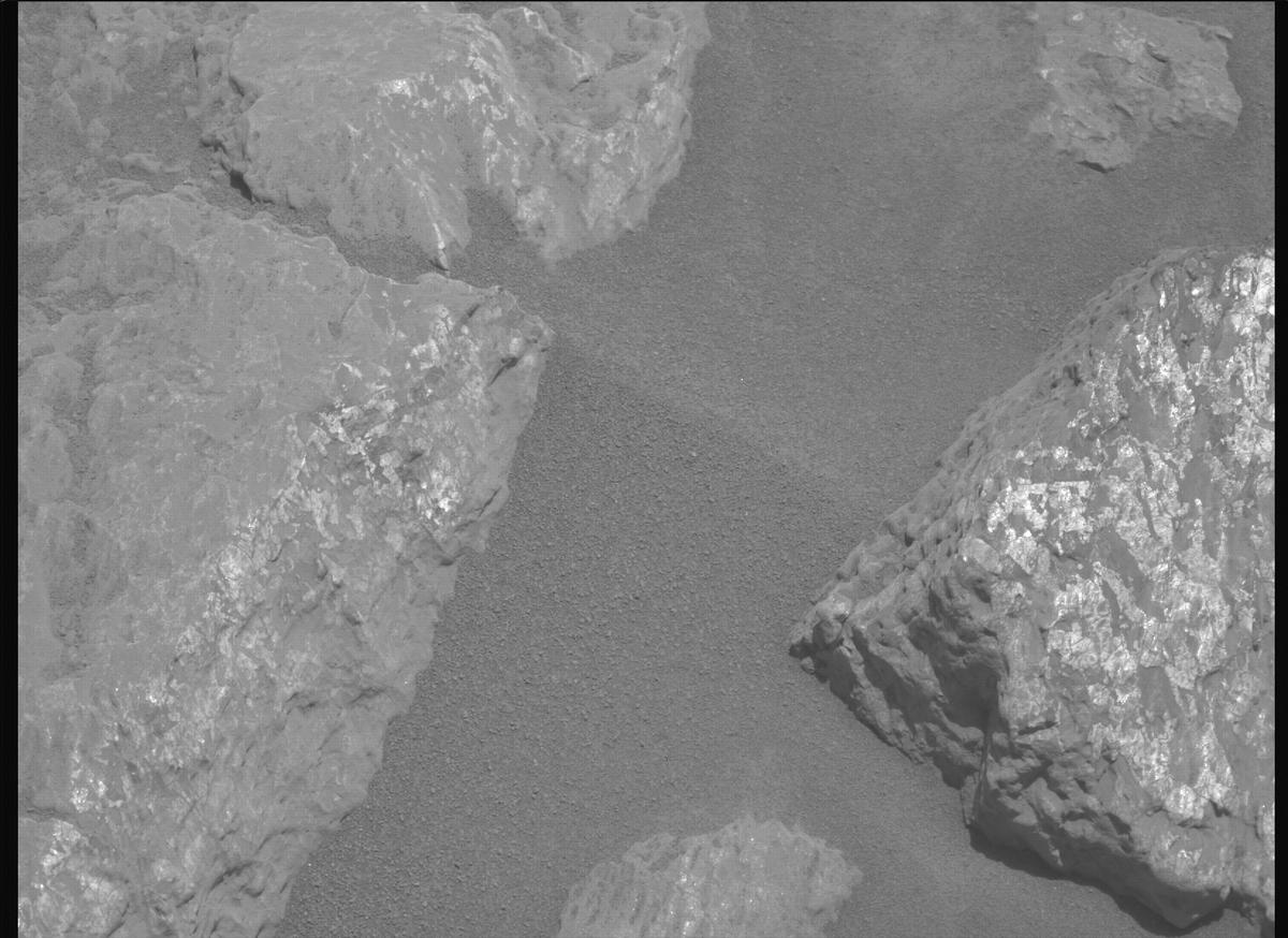 This image was taken by MCZ_LEFT onboard NASA's Mars rover Perseverance on Sol 2011
