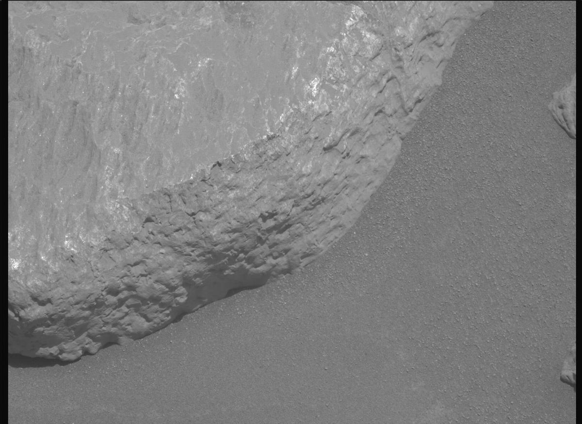 This image was taken by MCZ_LEFT onboard NASA's Mars rover Perseverance on Sol 2011