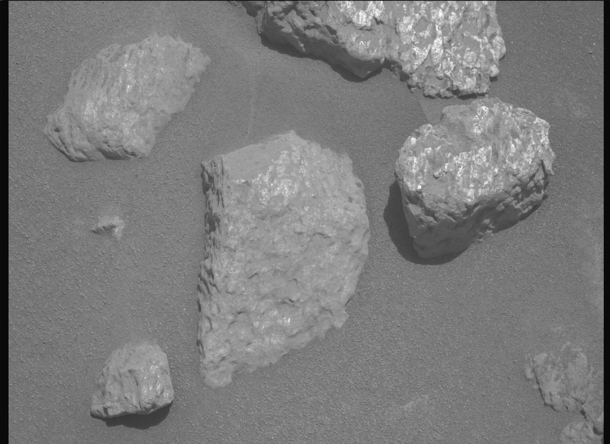 This image was taken by MCZ_LEFT onboard NASA's Mars rover Perseverance on Sol 2011