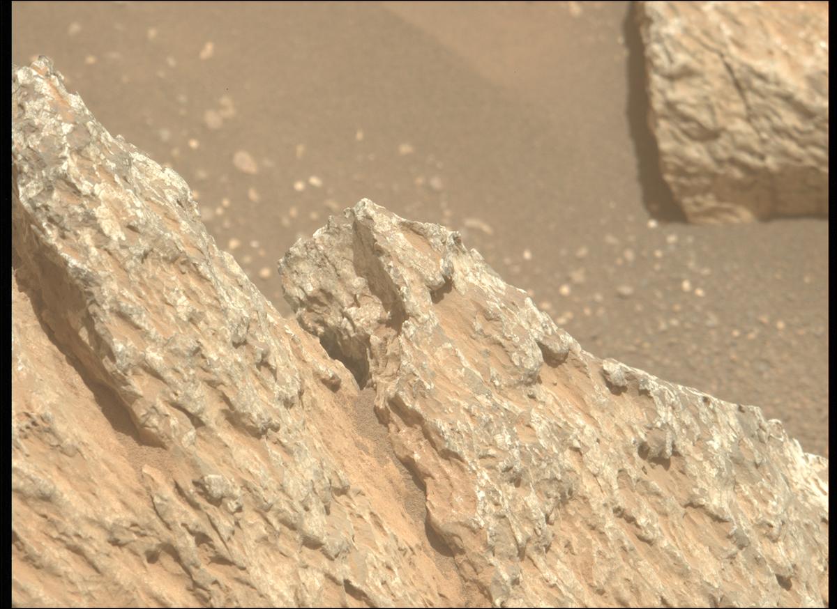 This image was taken by MCZ_LEFT onboard NASA's Mars rover Perseverance on Sol 2011