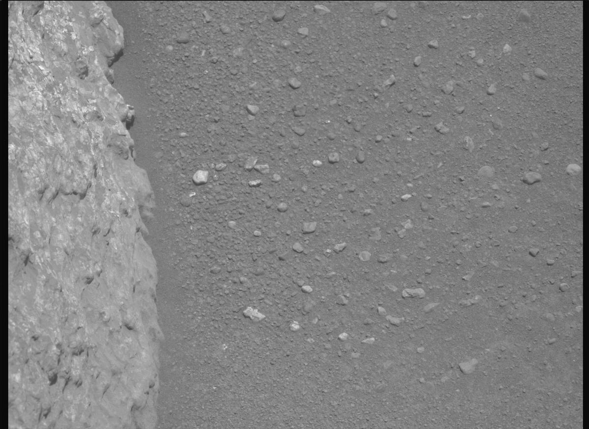 This image was taken by MCZ_LEFT onboard NASA's Mars rover Perseverance on Sol 2011