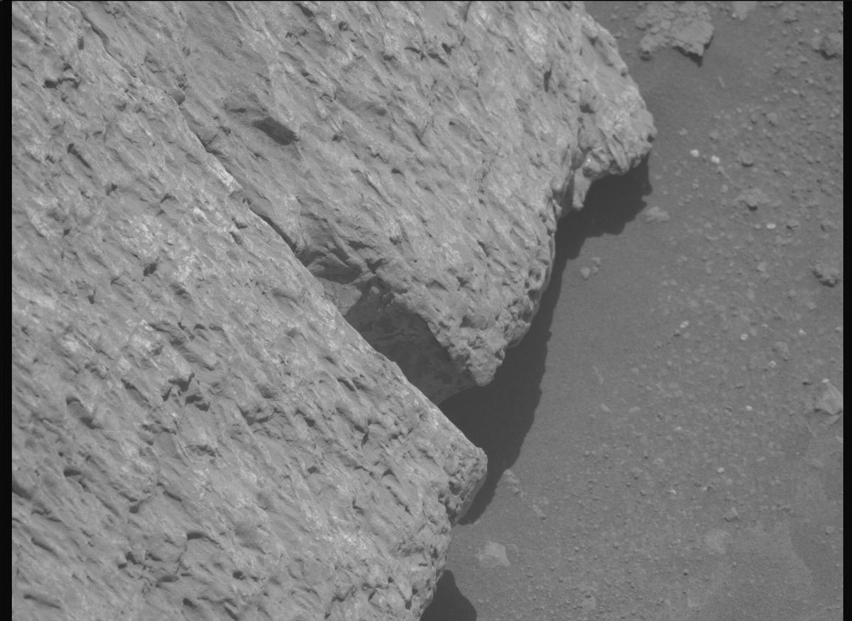 This image was taken by MCZ_LEFT onboard NASA's Mars rover Perseverance on Sol 2011