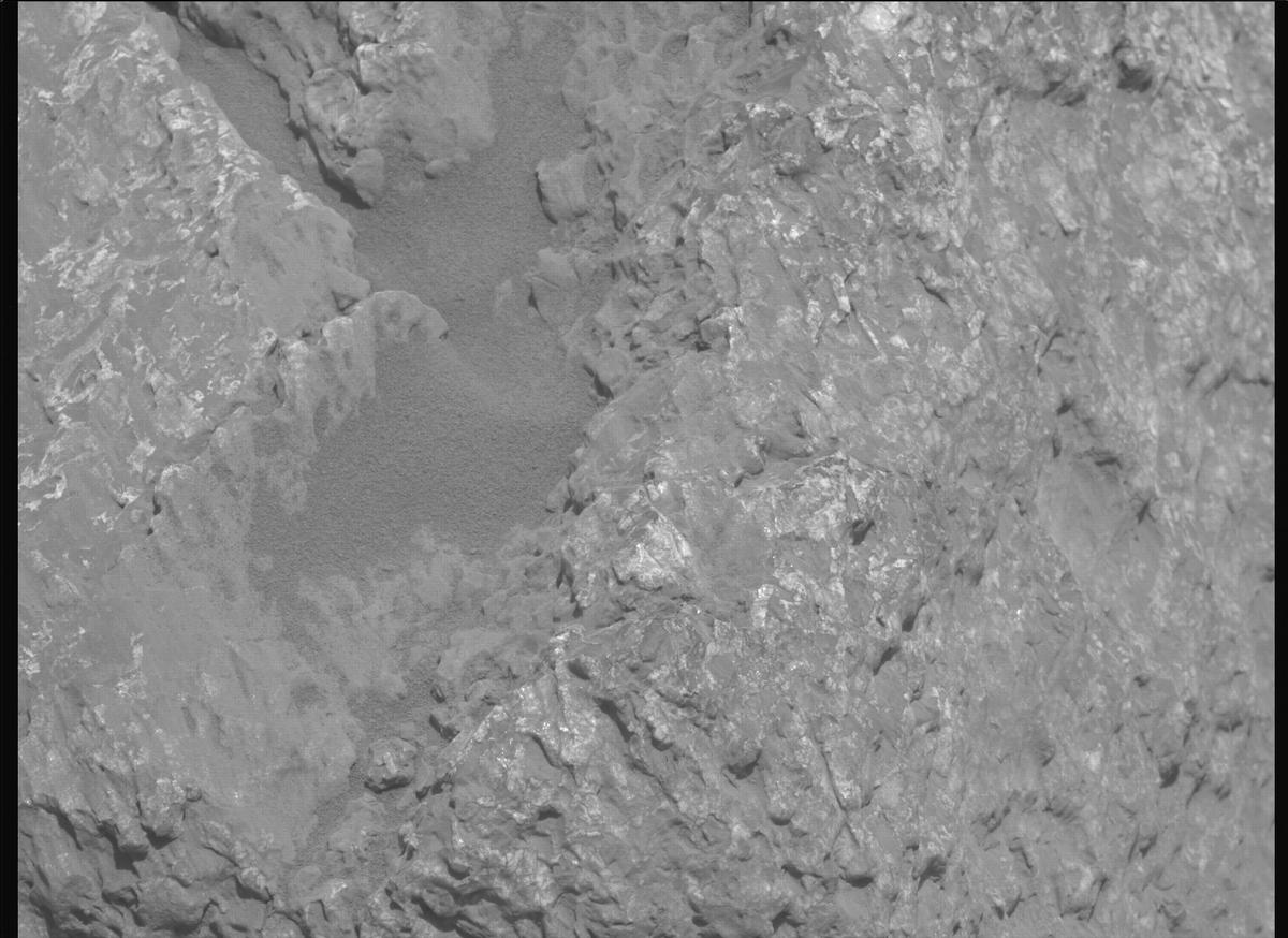 This image was taken by MCZ_LEFT onboard NASA's Mars rover Perseverance on Sol 2011