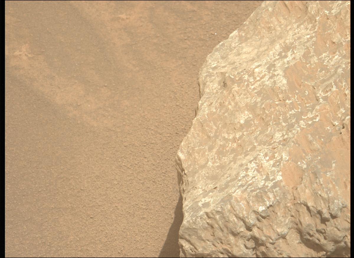This image was taken by MCZ_LEFT onboard NASA's Mars rover Perseverance on Sol 2011