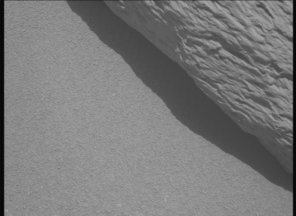 This image was taken by MCZ_LEFT onboard NASA's Mars rover Perseverance on Sol 2011