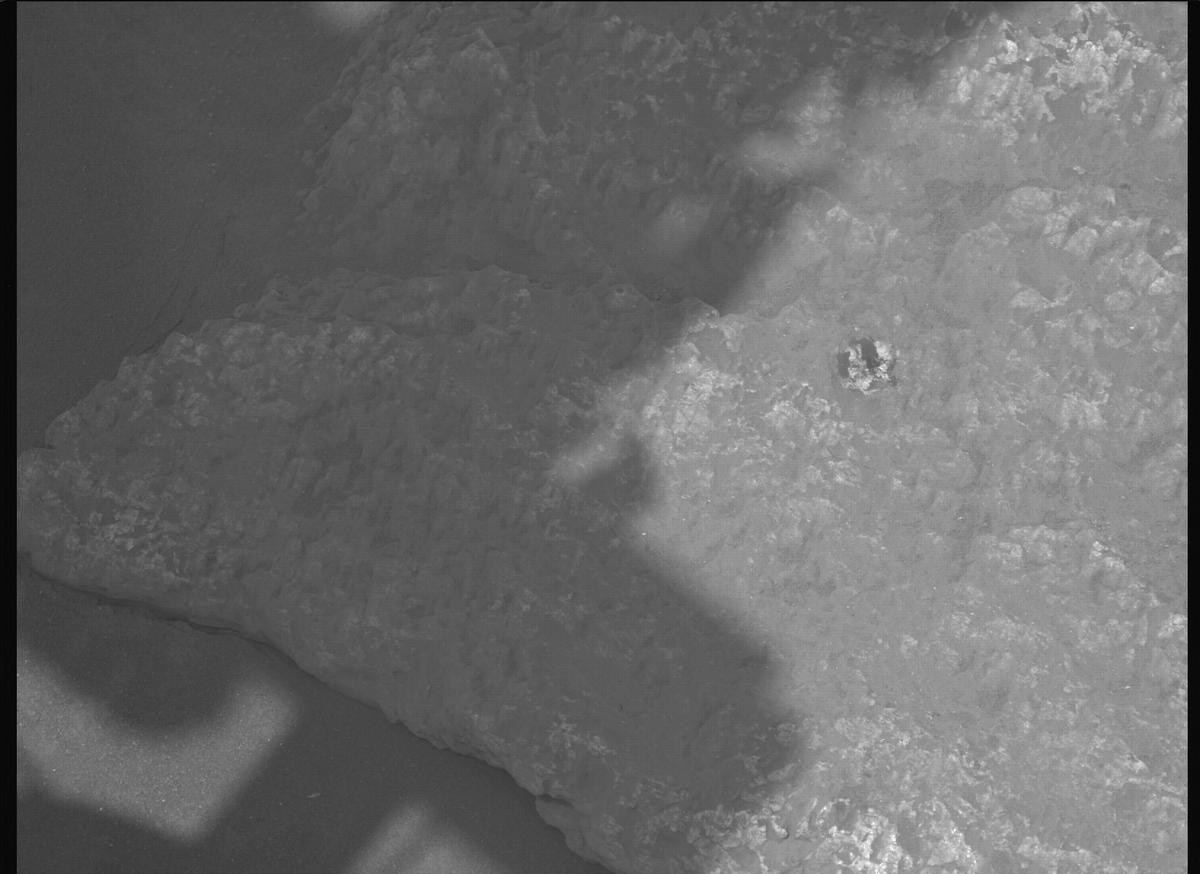 This image was taken by MCZ_LEFT onboard NASA's Mars rover Perseverance on Sol 2015