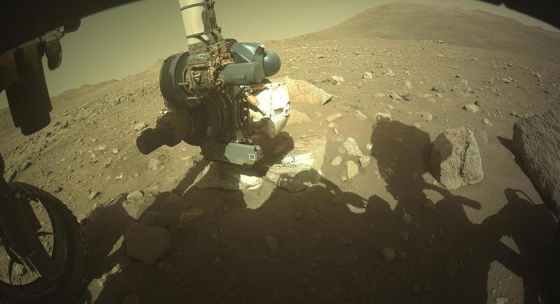 https://mars.nasa.gov/mars2020-raw-images/pub/ods/surface/sol/02017/ids/edr/browse/fcam/FLF_2017_0846009802_035ECM_N0920000FHAZ00215_01_275J01_800.jpg
