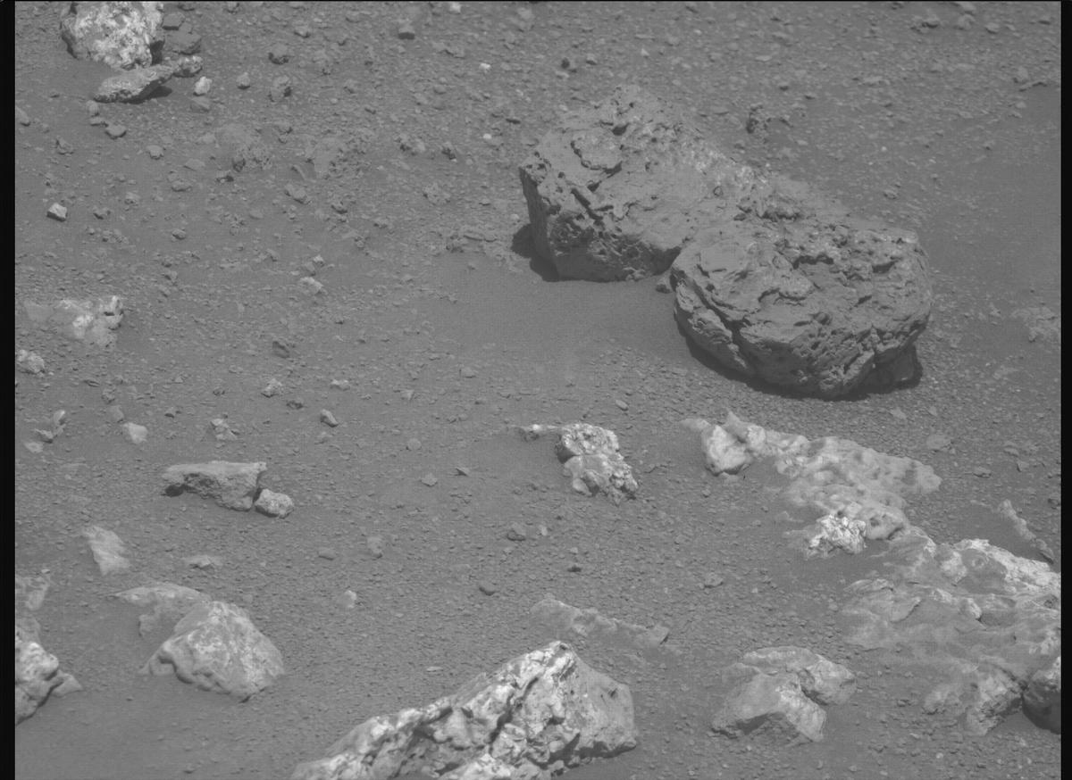 This image was taken by MCZ_RIGHT onboard NASA's Mars rover Perseverance on Sol 2023