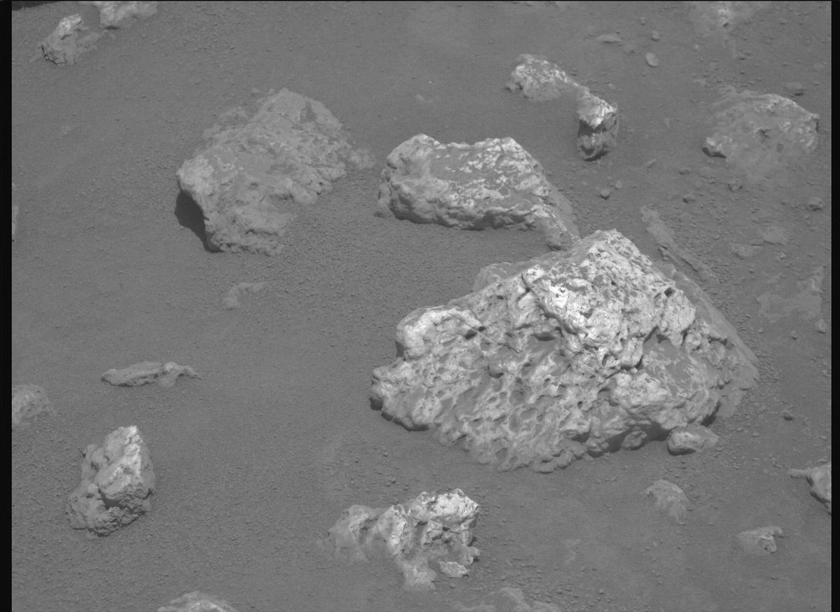 This image was taken by MCZ_RIGHT onboard NASA's Mars rover Perseverance on Sol 2023