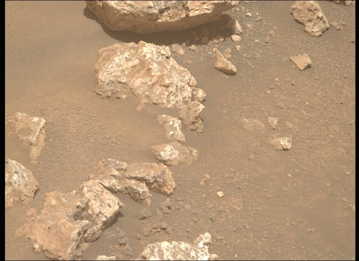 This image was taken by MCZ_RIGHT onboard NASA's Mars rover Perseverance on Sol 2023