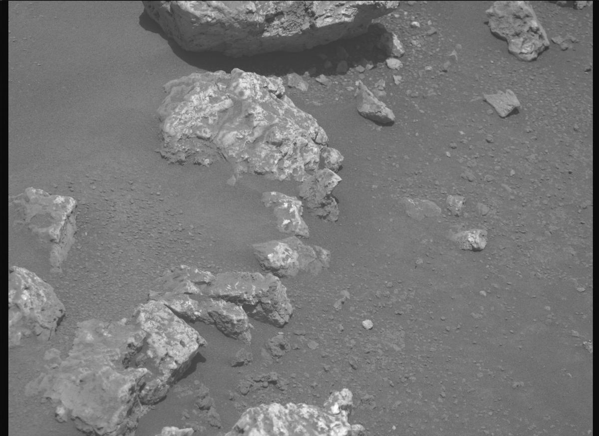 This image was taken by MCZ_RIGHT onboard NASA's Mars rover Perseverance on Sol 2023