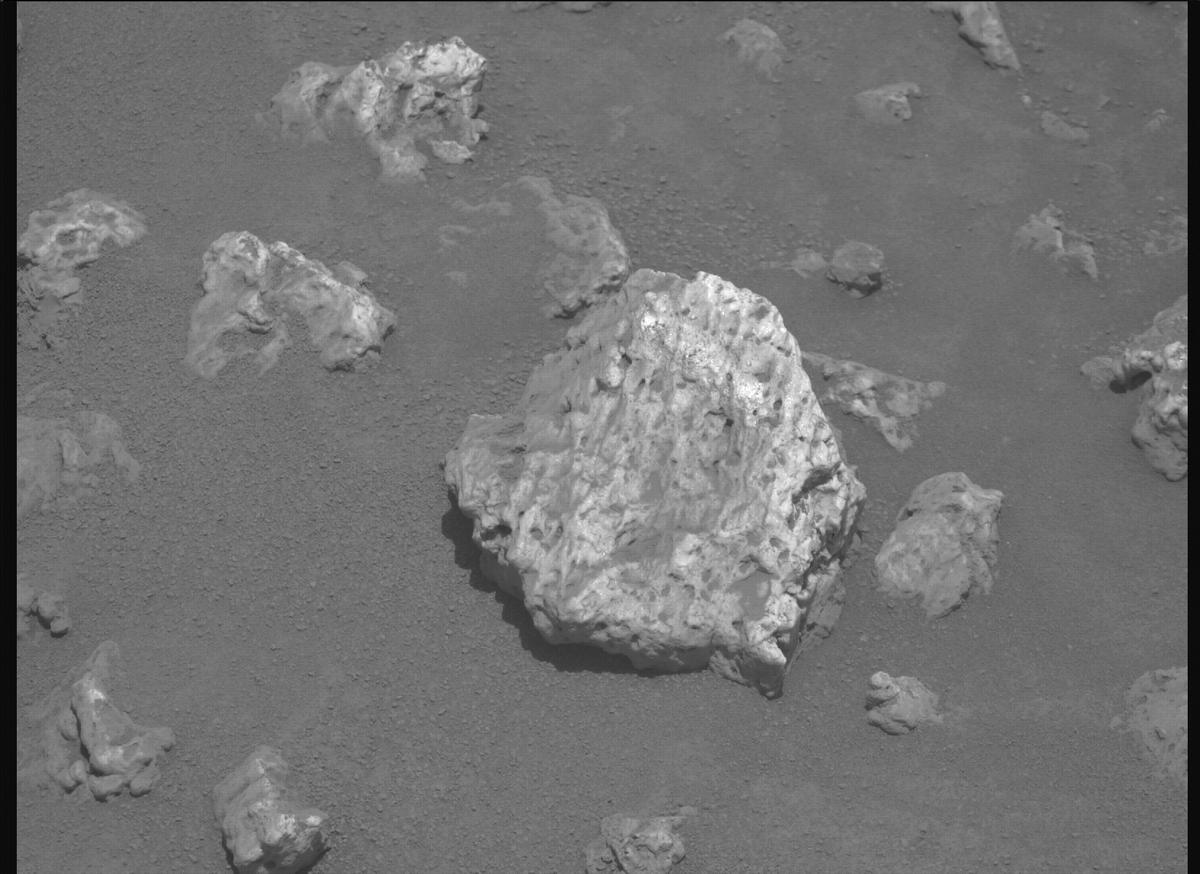 This image was taken by MCZ_RIGHT onboard NASA's Mars rover Perseverance on Sol 2023