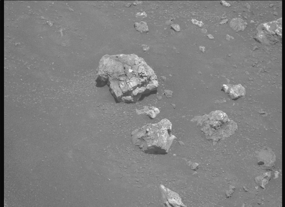 This image was taken by MCZ_RIGHT onboard NASA's Mars rover Perseverance on Sol 2023