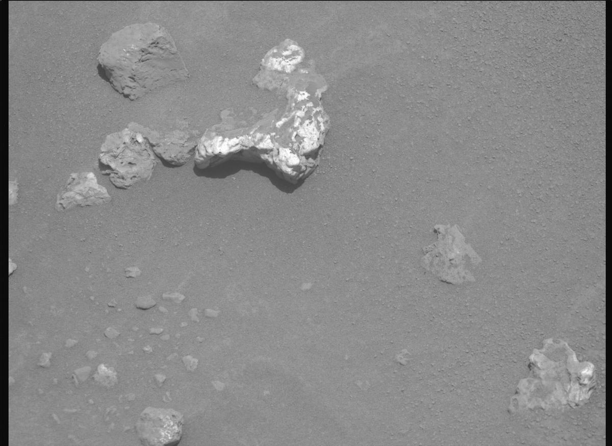 This image was taken by MCZ_RIGHT onboard NASA's Mars rover Perseverance on Sol 2023