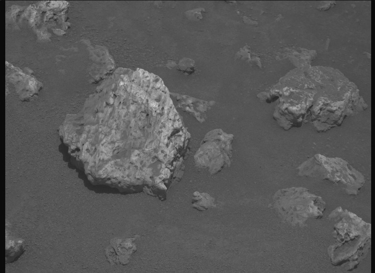 This image was taken by MCZ_RIGHT onboard NASA's Mars rover Perseverance on Sol 2023