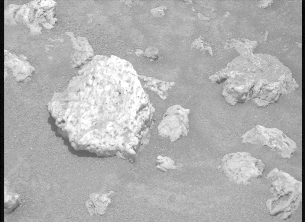 This image was taken by MCZ_RIGHT onboard NASA's Mars rover Perseverance on Sol 2023