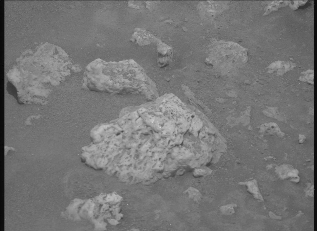 This image was taken by MCZ_RIGHT onboard NASA's Mars rover Perseverance on Sol 2023