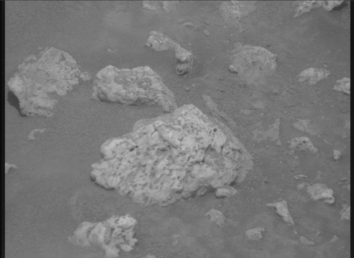 This image was taken by MCZ_RIGHT onboard NASA's Mars rover Perseverance on Sol 2023