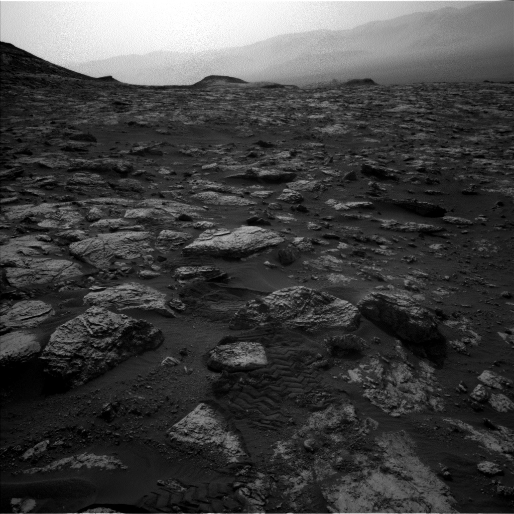Nasa's Mars rover Curiosity acquired this image using its Left Navigation Camera on Sol 2802, at drive 424, site number 81