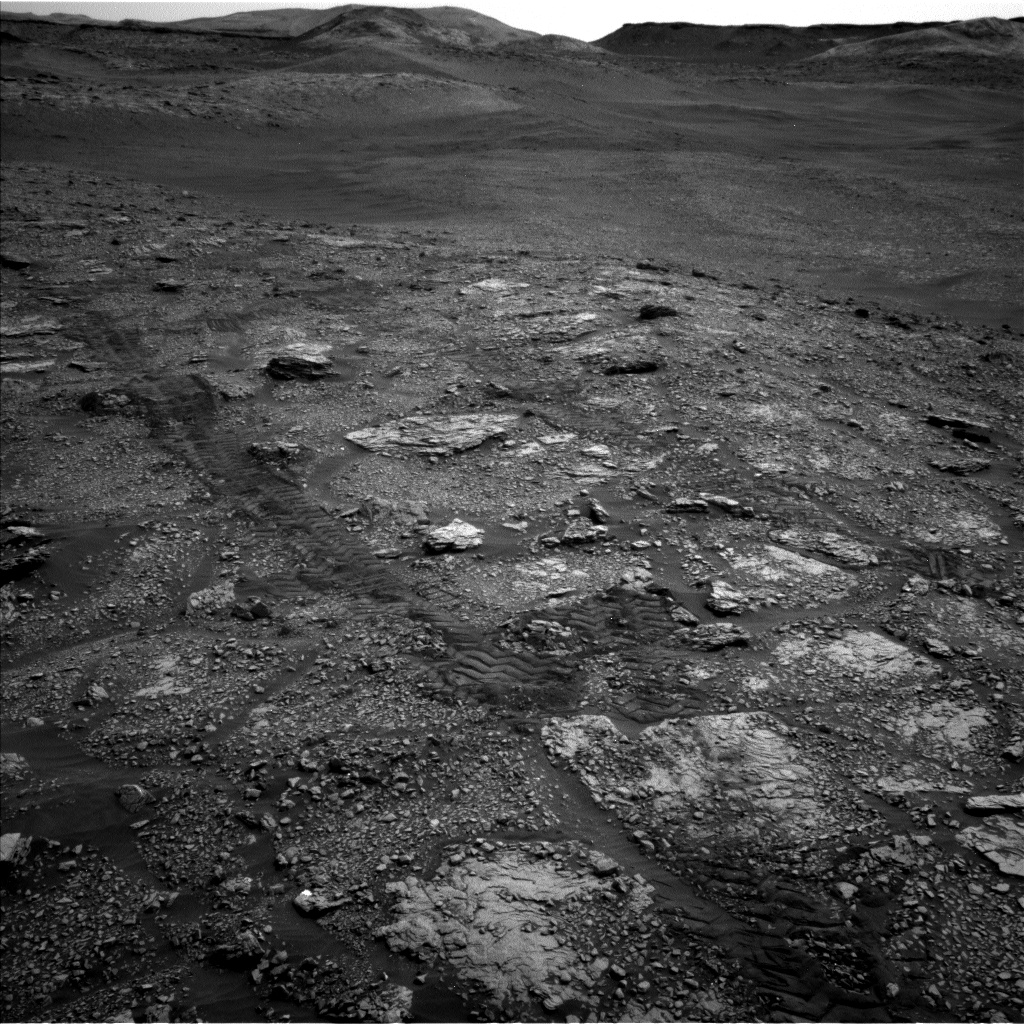 Nasa's Mars rover Curiosity acquired this image using its Left Navigation Camera on Sol 2829, at drive 2176, site number 82