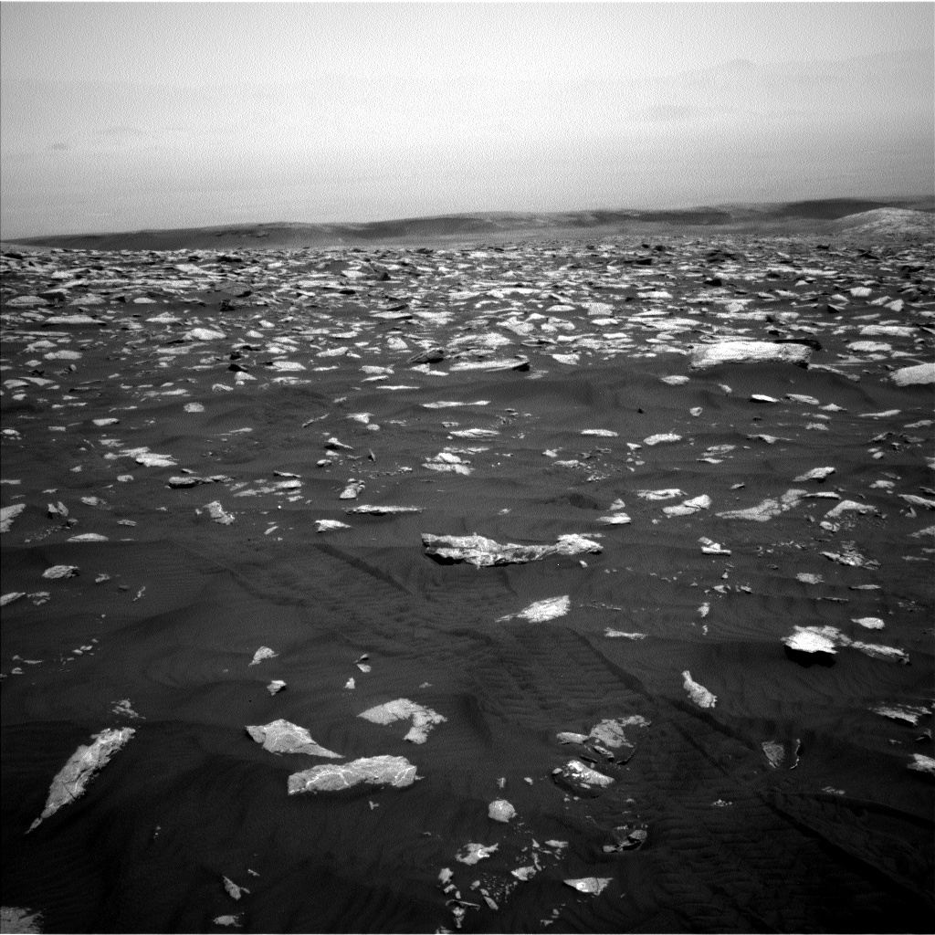 Nasa's Mars rover Curiosity acquired this image using its Left Navigation Camera on Sol 2991, at drive 2080, site number 84