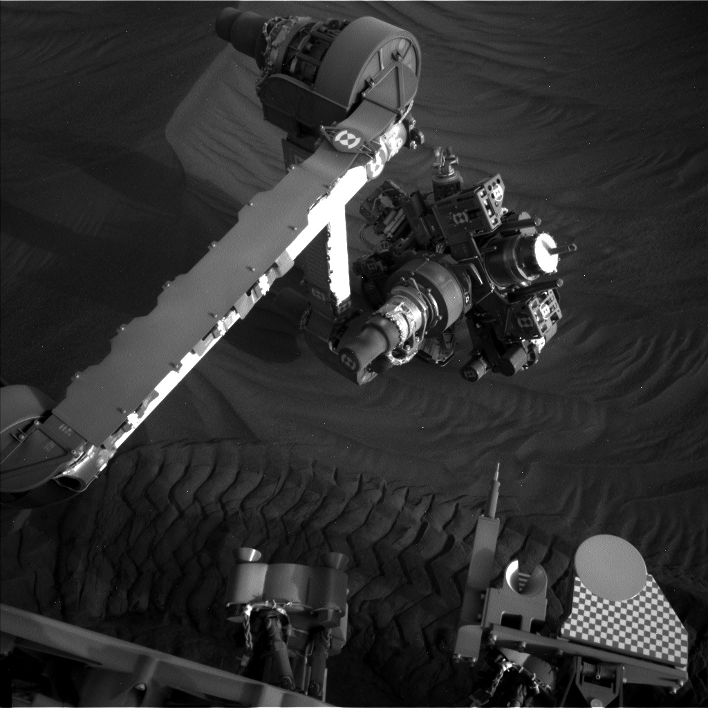 Nasa's Mars rover Curiosity acquired this image using its Left Navigation Camera on Sol 2992, at drive 2120, site number 84