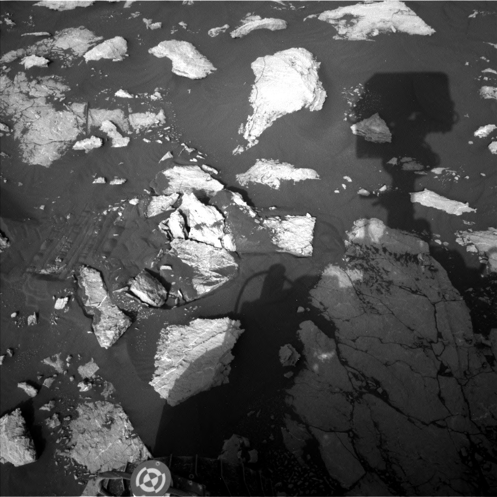 Nasa's Mars rover Curiosity acquired this image using its Left Navigation Camera on Sol 2995, at drive 2352, site number 84