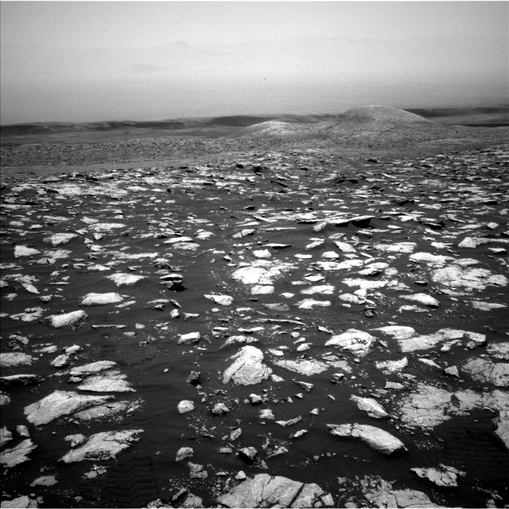 Nasa's Mars rover Curiosity acquired this image using its Left Navigation Camera on Sol 2998, at drive 2352, site number 84