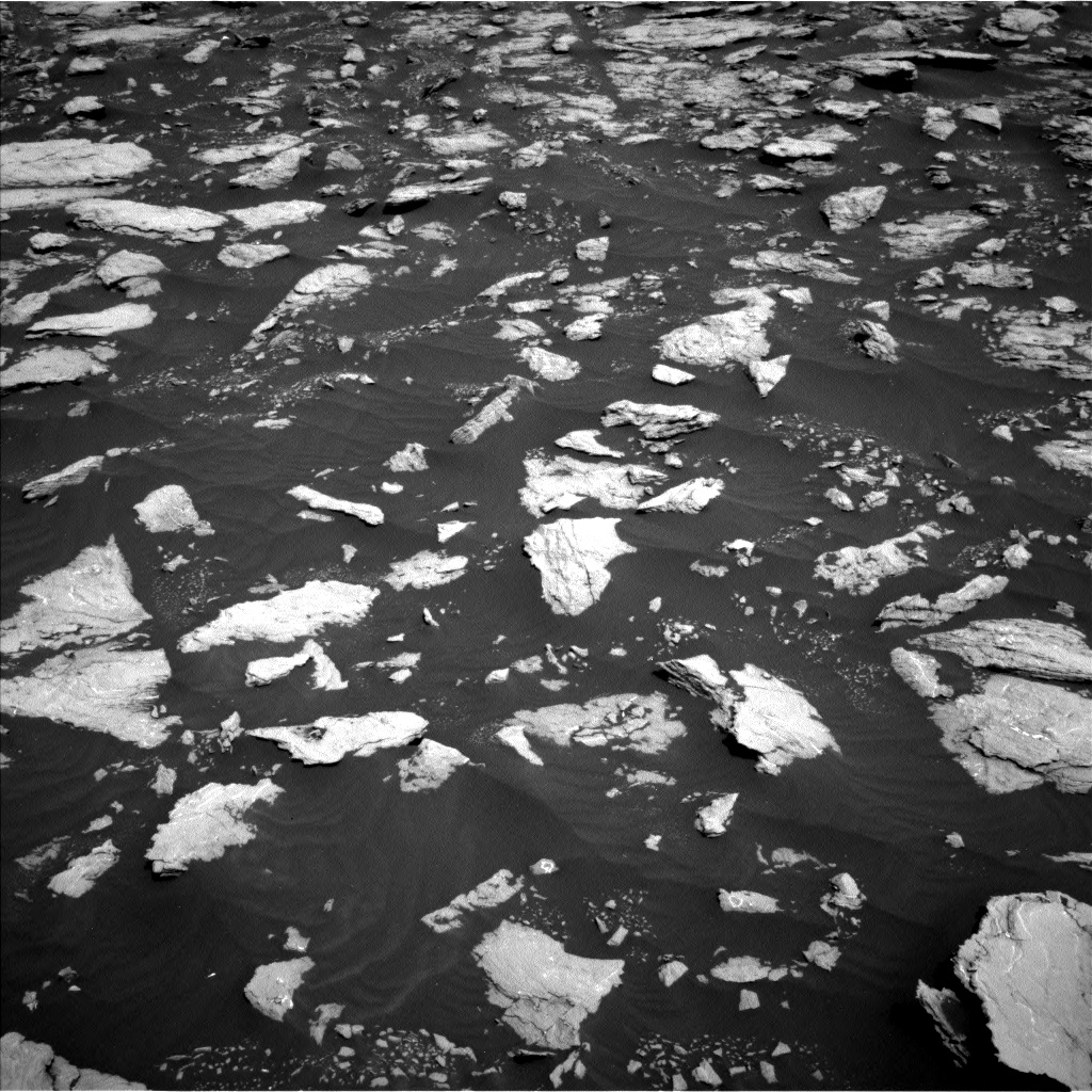 Nasa's Mars rover Curiosity acquired this image using its Left Navigation Camera on Sol 3022, at drive 138, site number 86