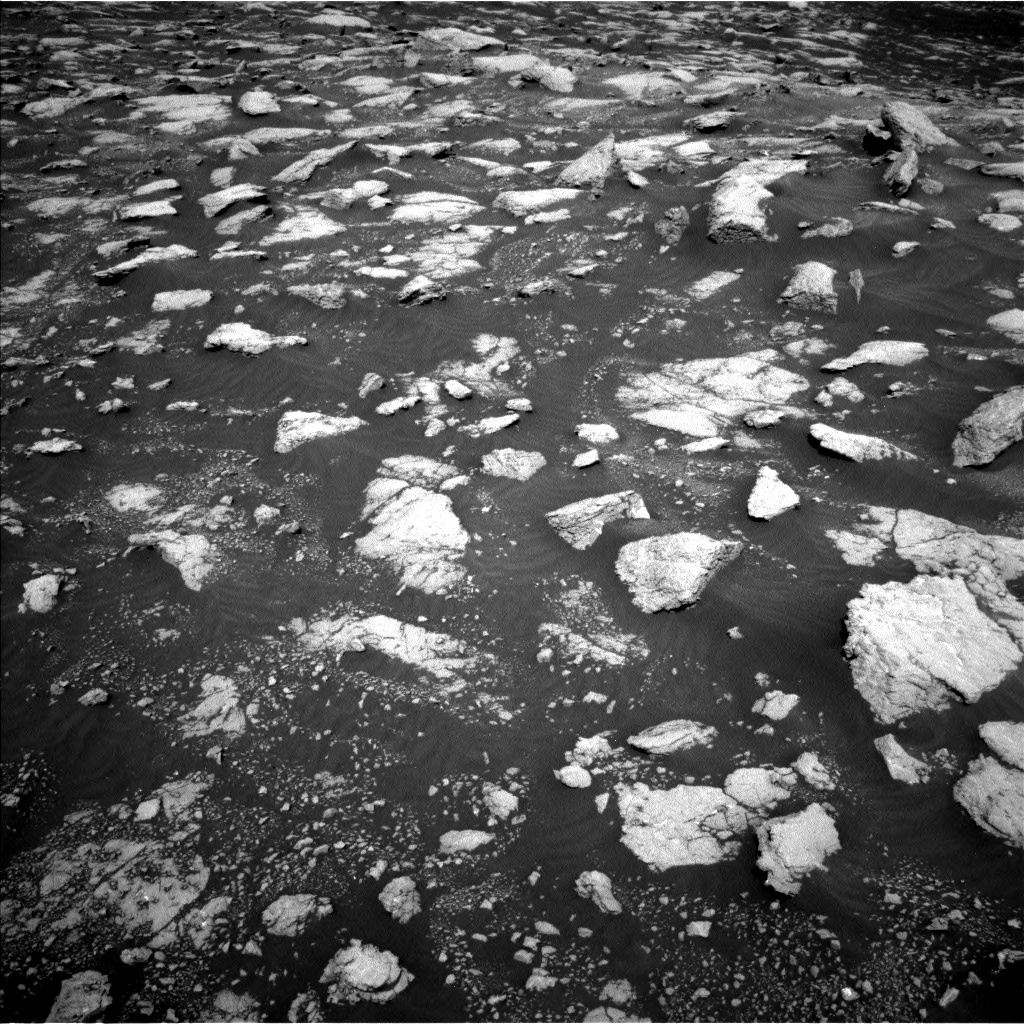 Nasa's Mars rover Curiosity acquired this image using its Left Navigation Camera on Sol 3028, at drive 1182, site number 86