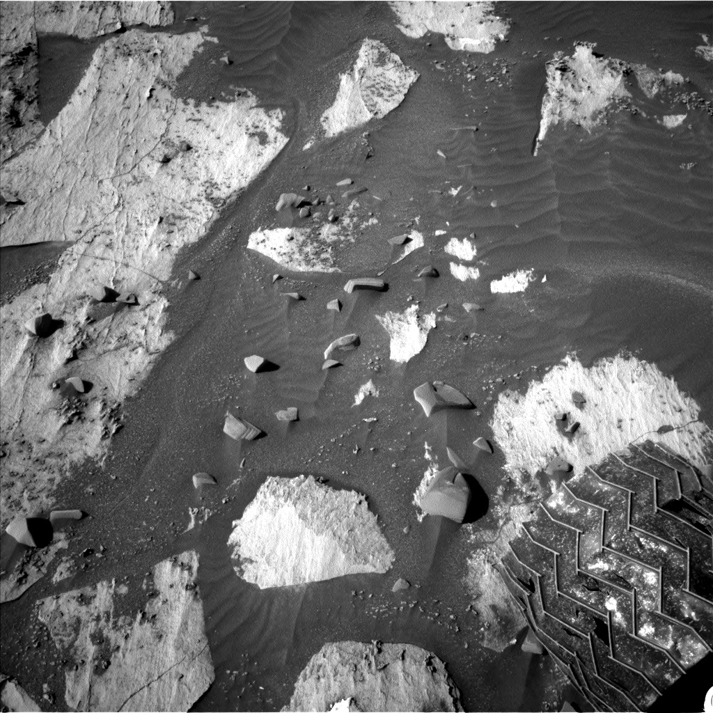 Nasa's Mars rover Curiosity acquired this image using its Left Navigation Camera on Sol 3206, at drive 1732, site number 90