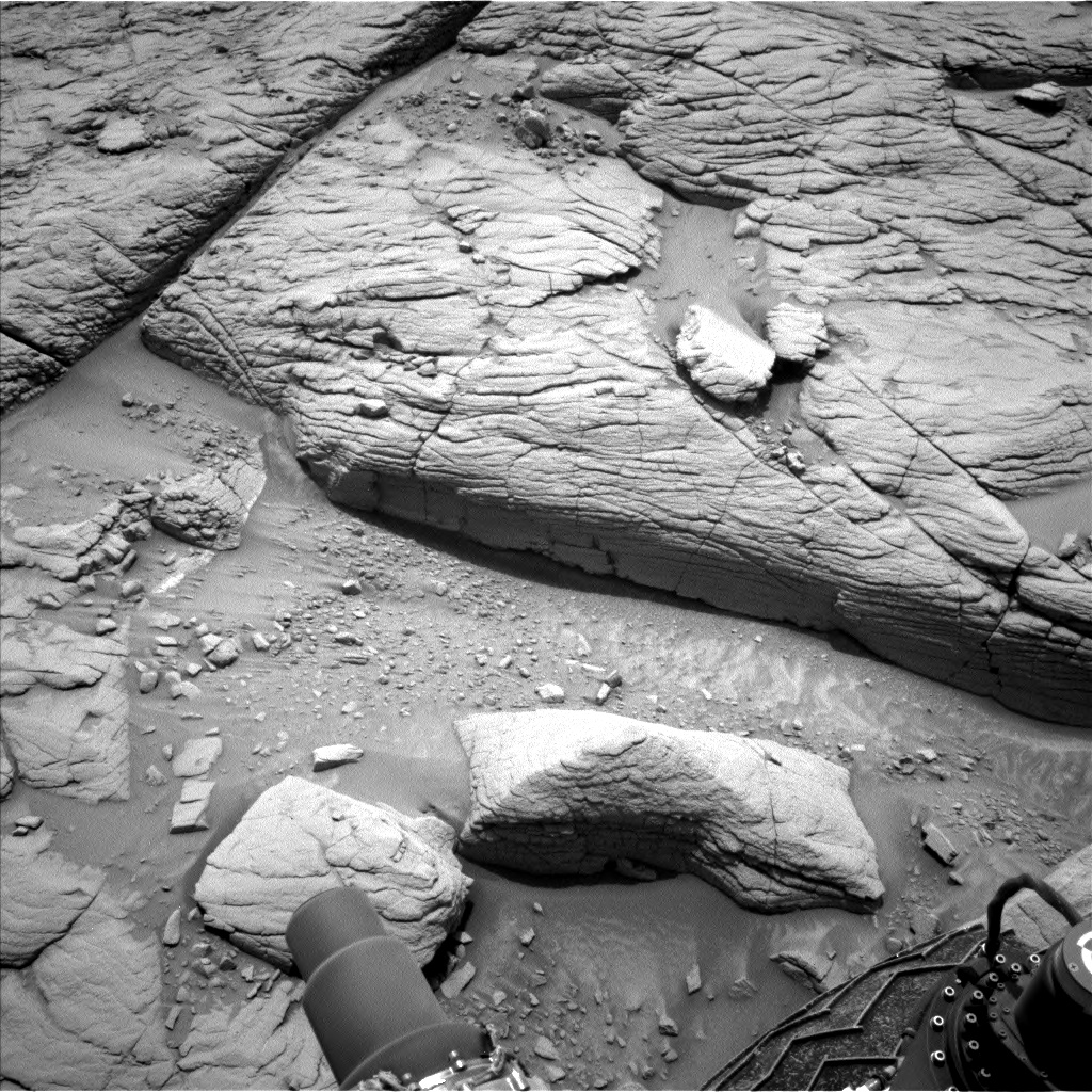 Nasa's Mars rover Curiosity acquired this image using its Left Navigation Camera on Sol 3655, at drive 1520, site number 98