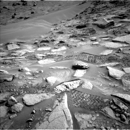 Nasa's Mars rover Curiosity acquired this image using its Left Navigation Camera on Sol 3658, at drive 1898, site number 98