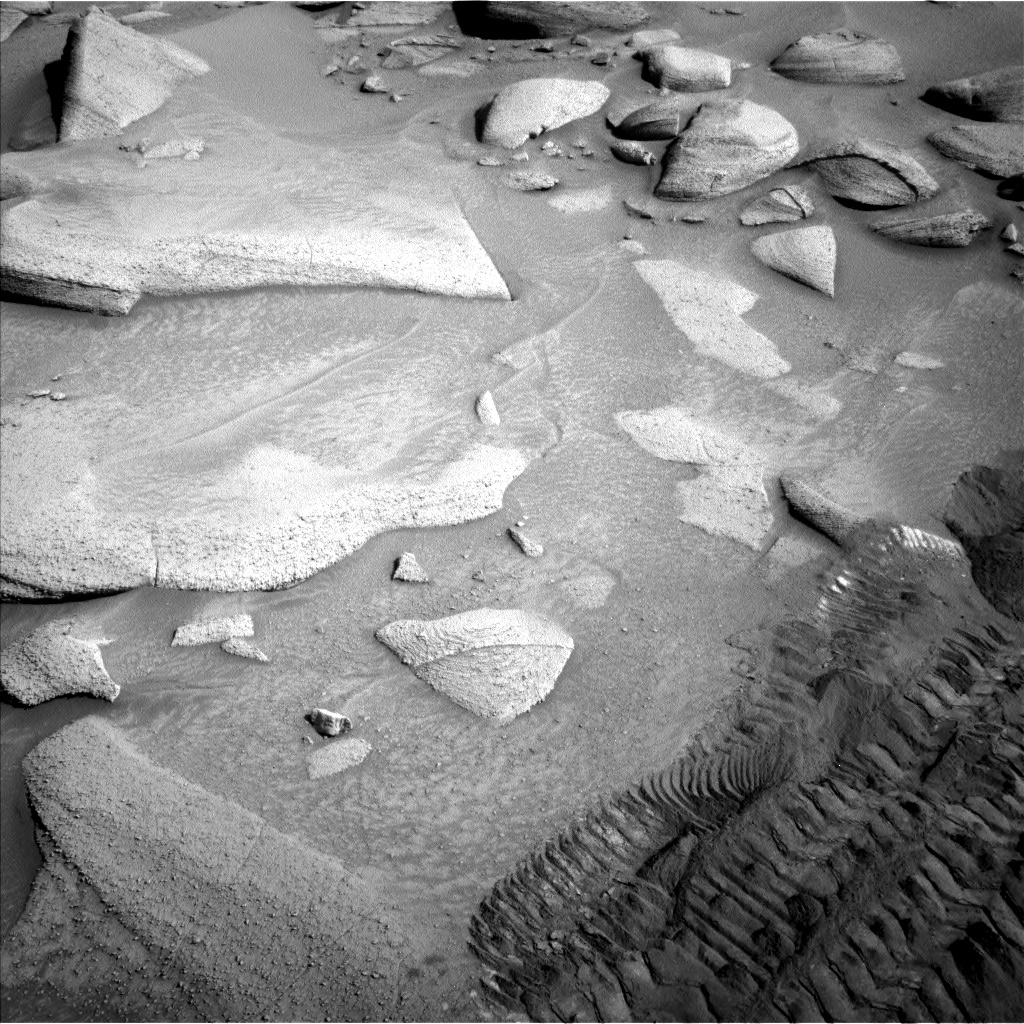 Nasa's Mars rover Curiosity acquired this image using its Left Navigation Camera on Sol 3843, at drive 1192, site number 101