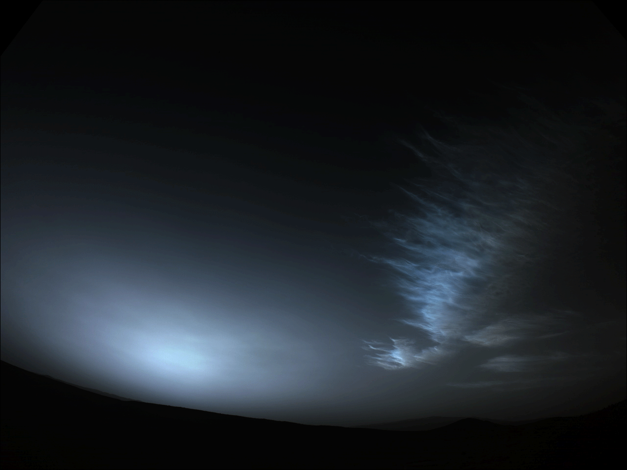 Марсоход сфотографировал облака над Красной планетой