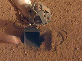 InSight's self-hammering "mole," which is in the soil beneath the scoop, had begun tapping the bottom of the scoop while hammering on June 20, 2020.