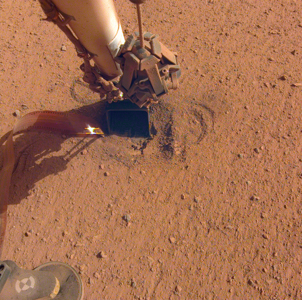 Animated view of the spike-like mole trying to burrow on Mars