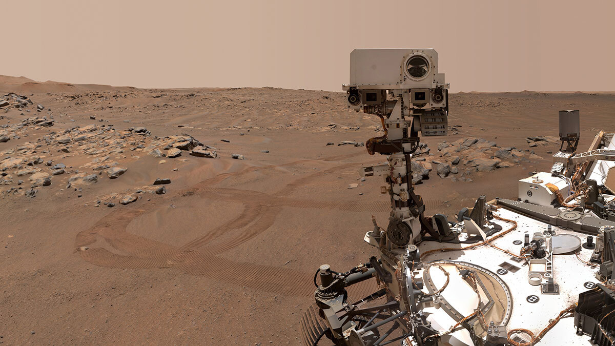 Selfie of NASA's Perseverance with a rock nicknamed “Rochette". 