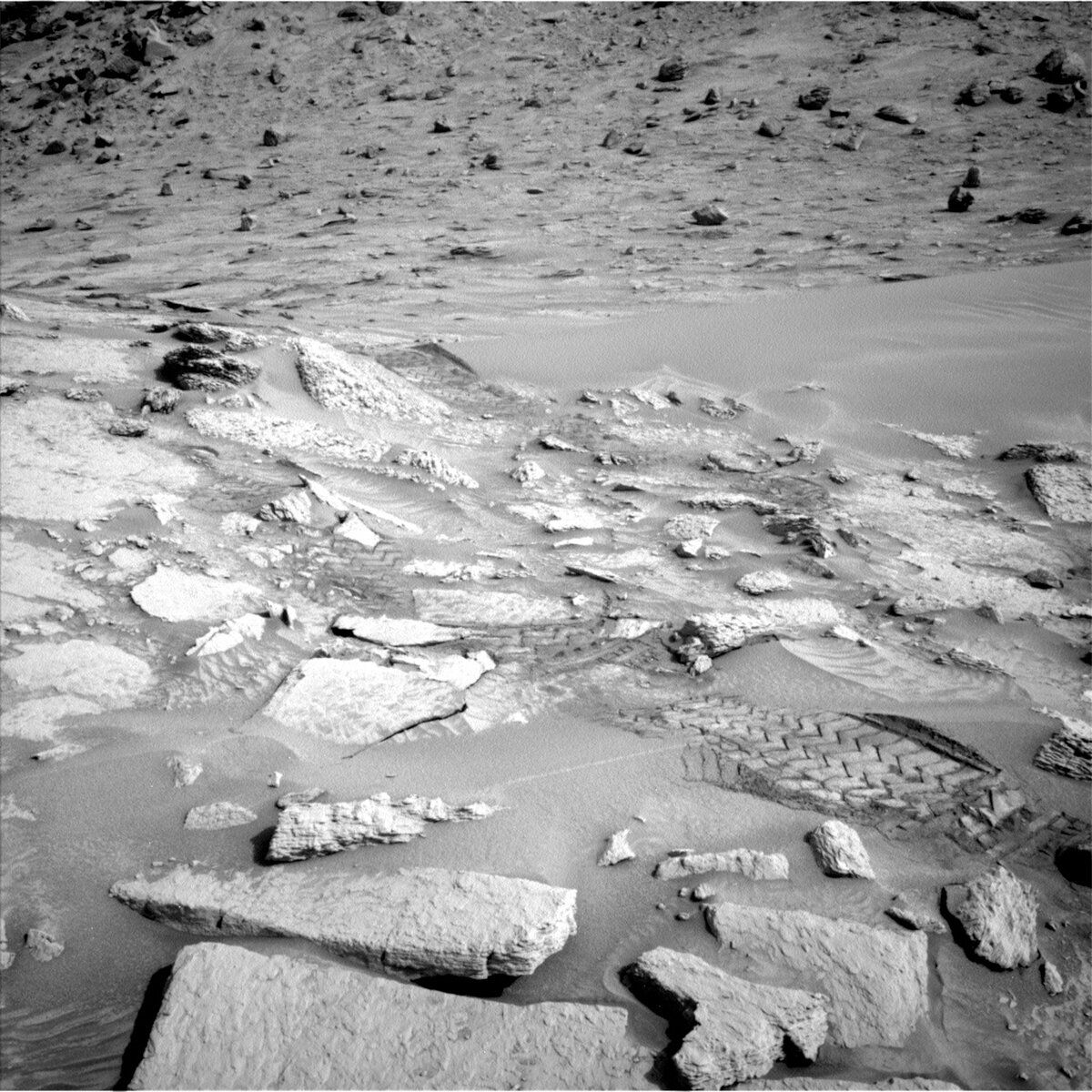 This image shows the Curiosity rover's tracks on sol 3658 and was taken by the left navigation camera.