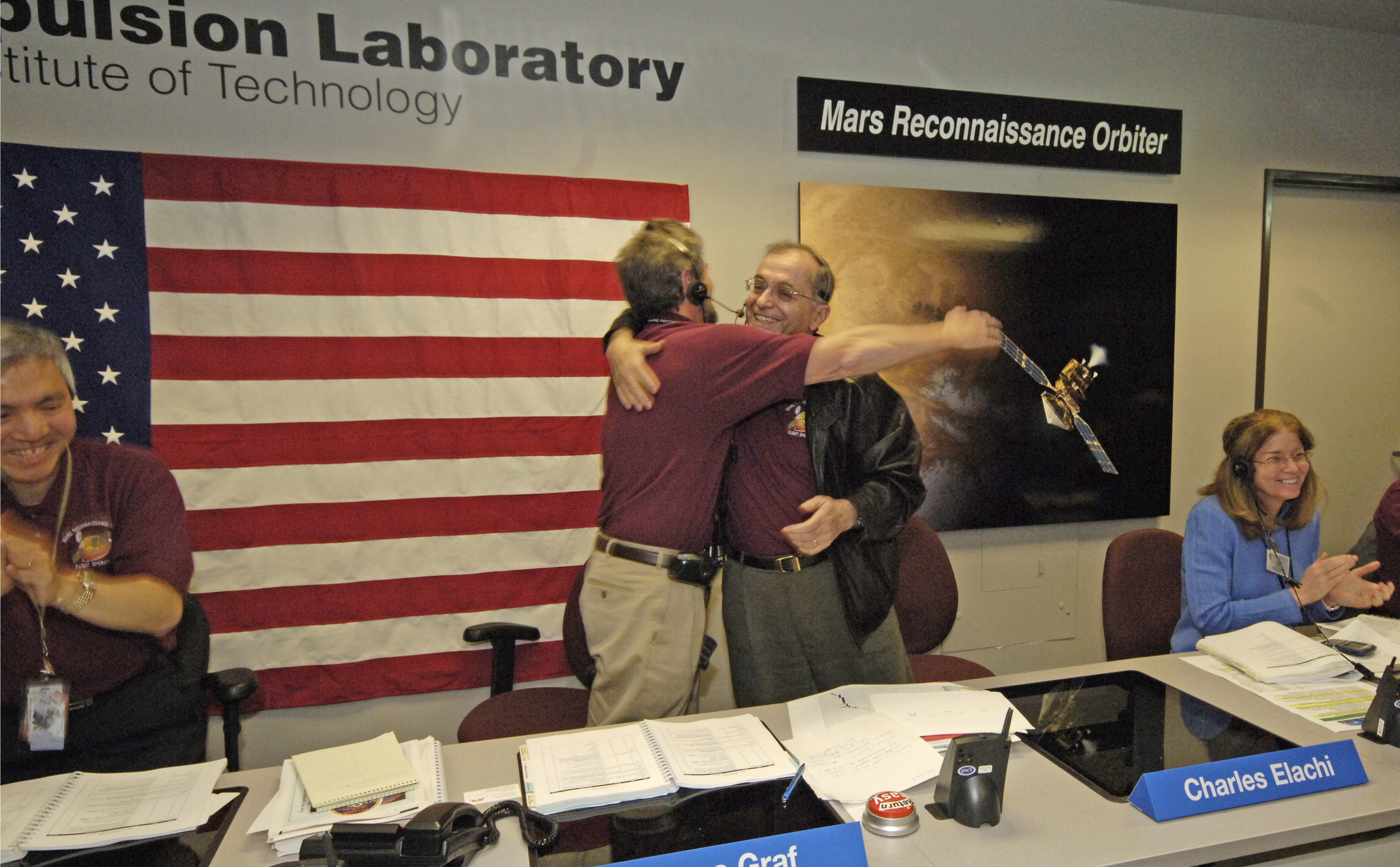 Mars Reconnaissance Orbiter Mission Team Members Celebrate Orbit Insertion Success