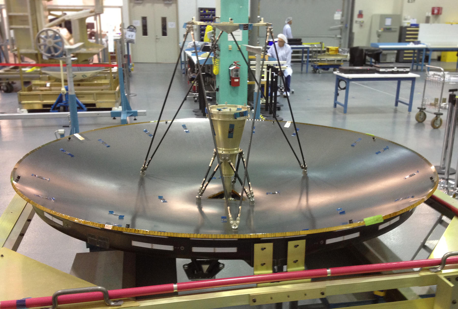 The MAVEN high-gain antenna measures 6.5 feet (79 inches) in diameter by 3.3 feet (40 inches) tall. The reflector is made of Kevlar honeycomb core sandwiched between two composite face sheets. It is currently undergoing performance, pattern, and acoustic testing at Lockheed Martin's facility in Newtown, Pa.